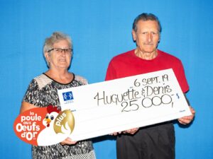 La «Poule» joue au père Noël pour des campeurs