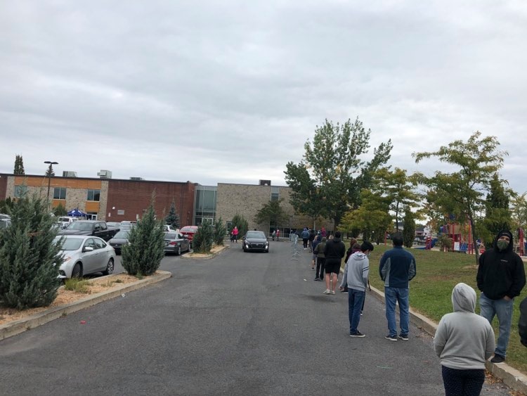 VIDÉO – Dépistage à Sainte-Catherine : des citoyens présents «pour ne pas prendre de chances»