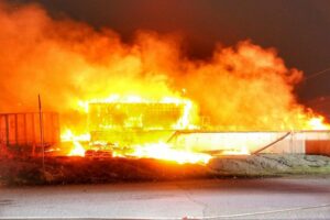 VIDÉO – Incendie majeur à Saint-Philippe : trois hommes ont bravé «l’enfer» pour évacuer leurs voisins