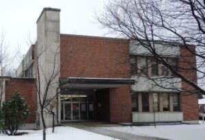 Une secrétaire d&rsquo;école qui a volé 28 000 $ écope de travaux communautaires