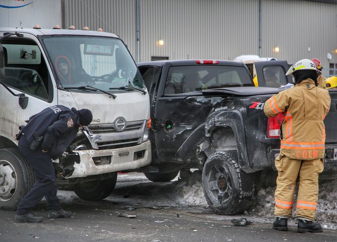 VIDÉO – Une collision entre deux camions fait un blessé à Sainte-Catherine