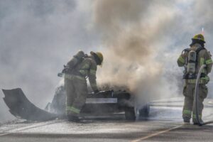 VIDÉO – Une voiture s’enflamme à Saint-Constant