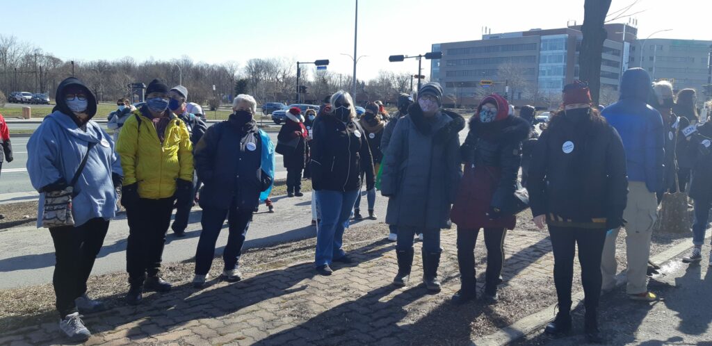 Féminicides et violence conjugale: des citoyens manifestent leur indignation