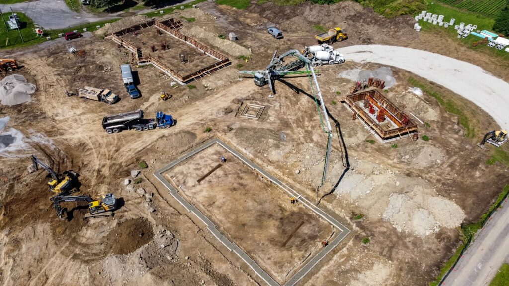 La plus grosse pompe à béton en action en Montérégie