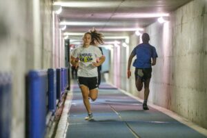 Une piste d’athlétisme aménagée dans le tunnel du Collège Jean de la Mennais