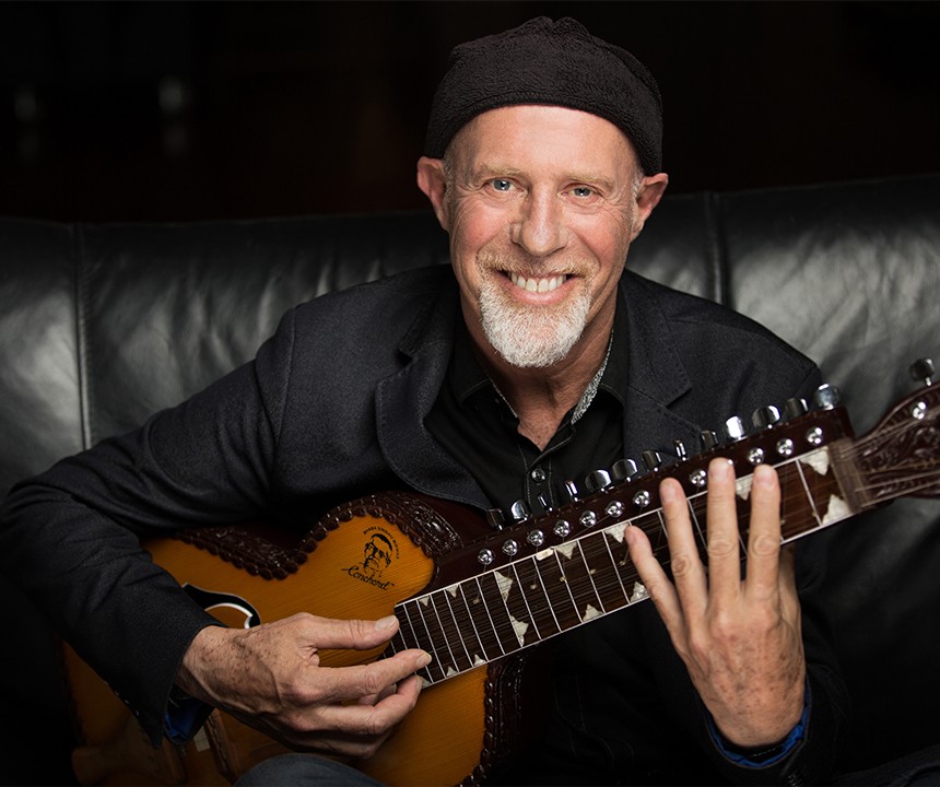 Le bluesman Harry Manx de passage au Québec