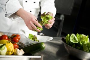 Plus de 8000 emplois en restauration à combler d’ici 2020