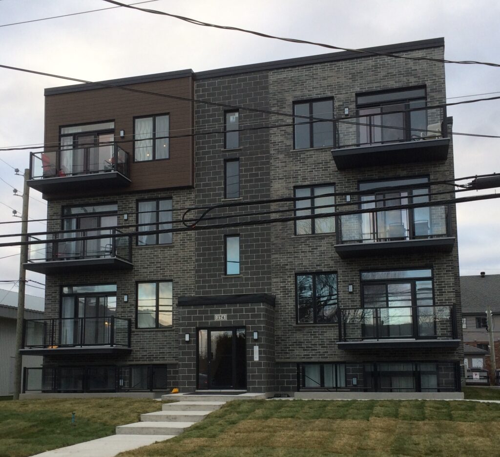 Pas d’enfouissement des fils électriques sur la montée Saint-Régis, décide la Ville