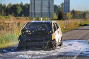 Véhicule en flammes et collisions à répétition sur l’A30