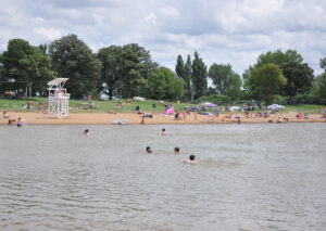 La plage du RécréoParc ferme à nouveau en raison d&rsquo;algues