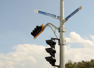 Intersection des avenues des Papillons et Belle-Dame : Les feux de circulation suffisent à la tâche, affirme le MTQ