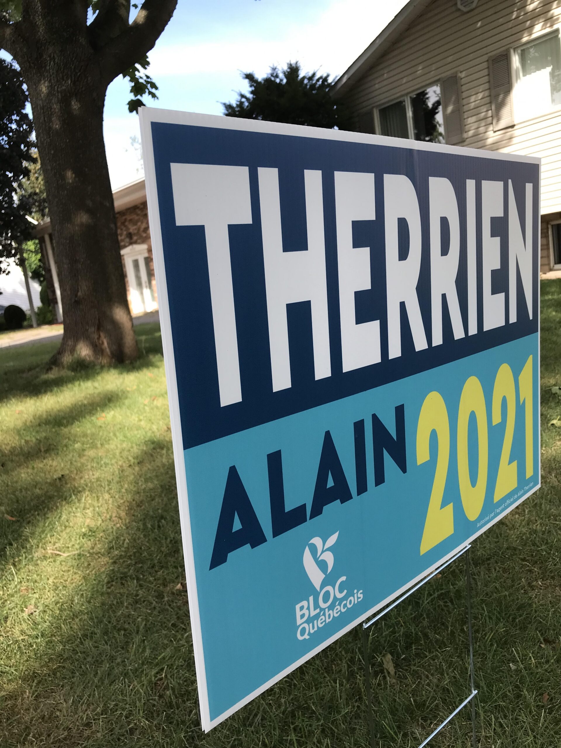 D’autres pancartes en faveur d’Alain Therrien installées sur les terrains résidentiels