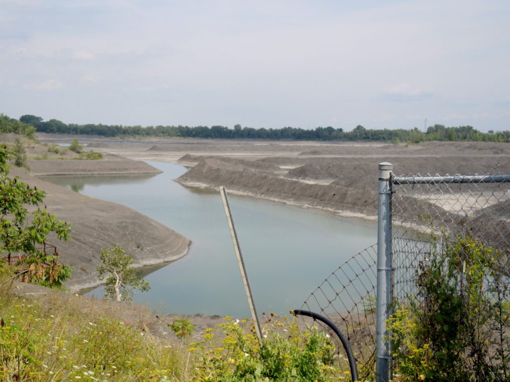 Des étudiants se mobilisent pour l’avenir de la carrière à La Prairie