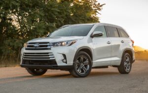 Toyota Highlander hybride 2018 : l’électrification difficile à justifier