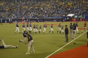 Des joueurs du baseball mineur aux cérémonies d&rsquo;avant-match des Blue Jays