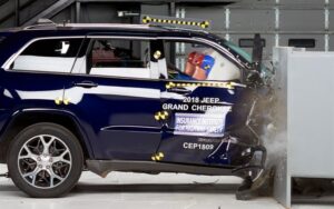Les Jeep Grand Cherokee et Ford Explorer mettent le passager avant en danger