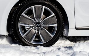 Qu’est-ce qui distingue les pneus d’hiver des pneus quatre saisons?