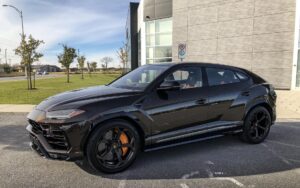 Olivier Benloulou reçoit son Lamborghini Urus