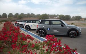 MINI John Cooper Works 3 portes 2018 : sur le circuit avec Charlie Cooper