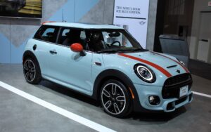 La MINI Cooper 3 portes Ice Blue Edition 2019 lancée à Toronto