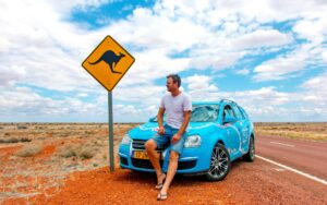 Il complète le « voyage le plus long du monde » en voiture électrique