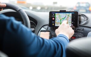Distraction au volant : où tracer la ligne?