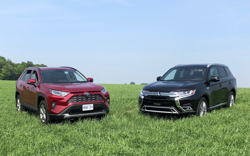 Toyota RAV4 hybride et Mitsubishi Outlander PHEV : être ou ne pas être branché?