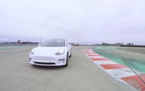 La Tesla Model 3 à l’essai sur circuit