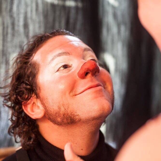 Il réalise son rêve d’être clown professionnel