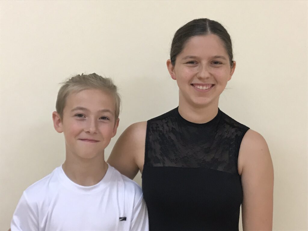 Deux danseurs de la région dans le ballet Casse-Noisette