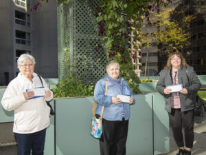 Des collègues se partagent le lot d’un billet gagnant acheté à Saint-Philippe