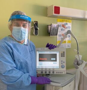 Un inhalothérapeute au cœur de la bataille contre la COVID-19