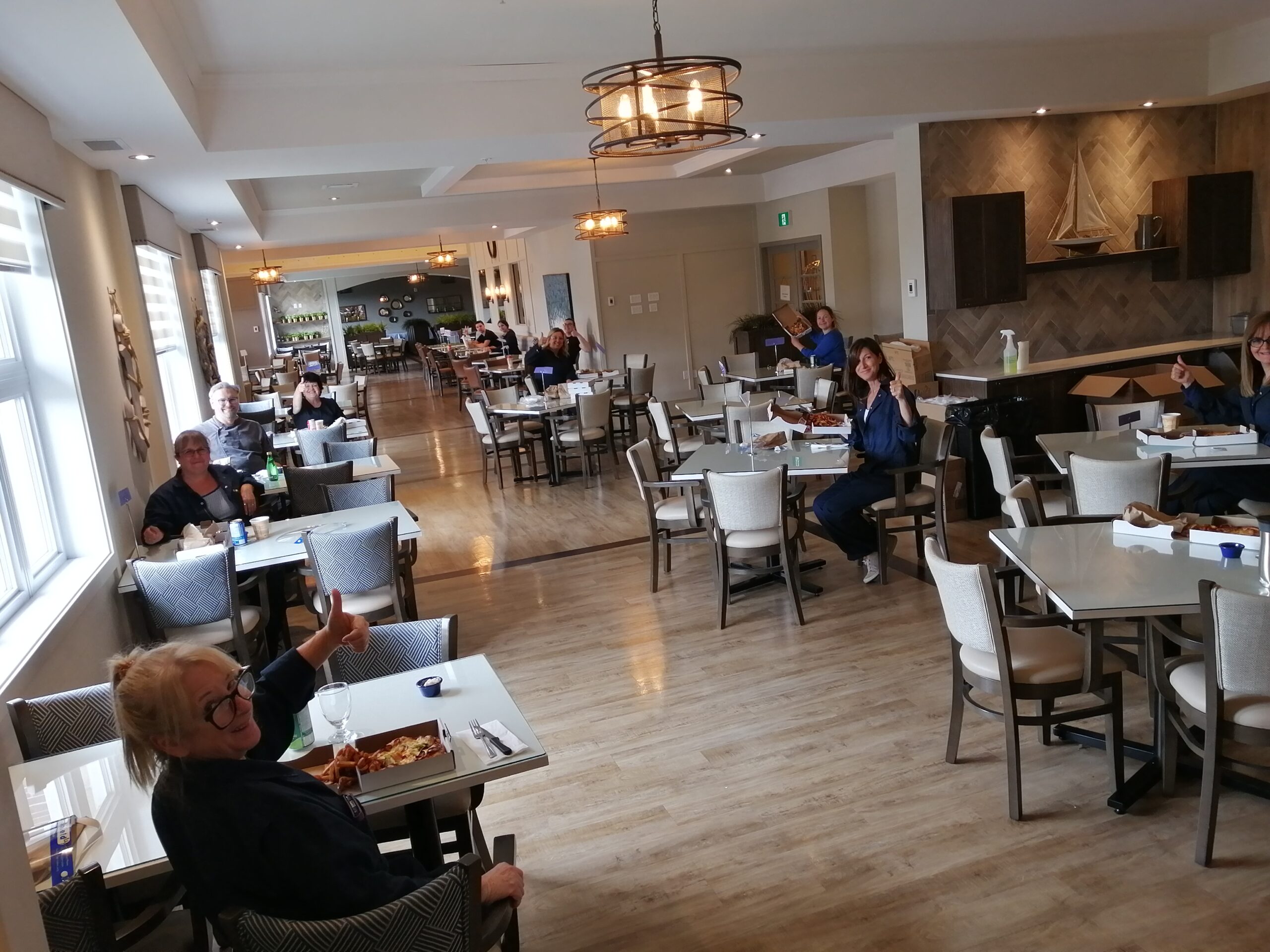 Le personnel d’une résidence et d’un CHSLD reçoivent de la pizza