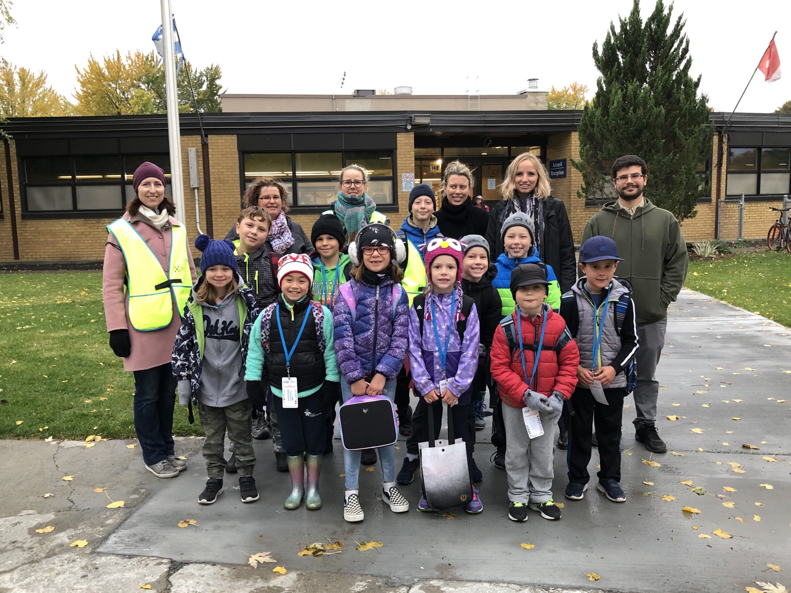 Un autobus pédestre pour les élèves et les parents à l’école Saint-Lawrence
