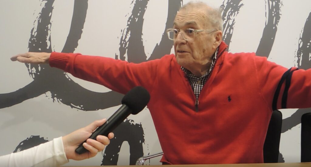 «Personne ne s’attendait à me voir dans un arbre et dire “Joyeux Noël”» – Claude Poirier