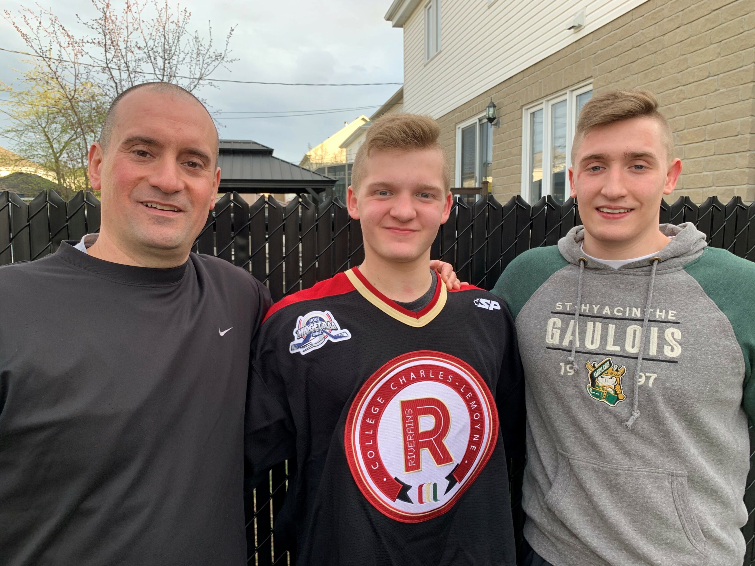 Du succès sur la glace et à l’école, de père en fils