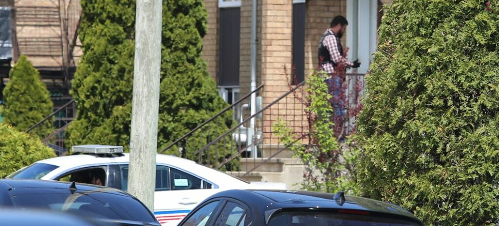 *Mise à jour – Des policiers de Montréal perquisitionnent une résidence à La Prairie
