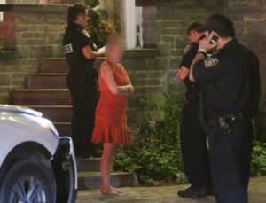 Une femme au volant avec trois enfants à bord arrêtée avec les capacités affaiblies