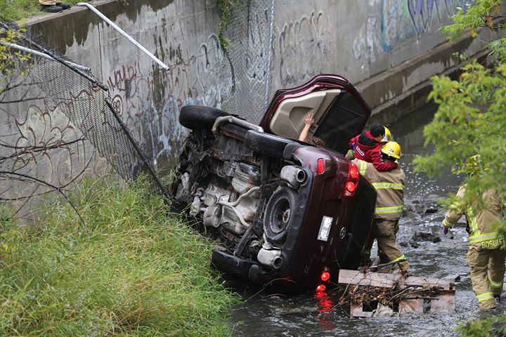 Un véhicule tombe dans la rivière Saint-Pierre à Saint-Constant