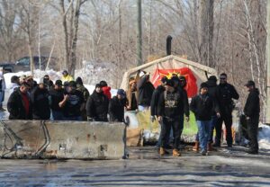 Le conseil de bande de Kahnawake dénonce l’intervention de la police en Ontario