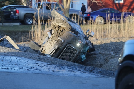 Une camionnette fait un capotage à Saint-Rémi