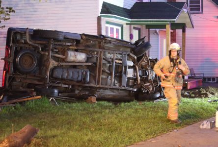 Un camion contre leur maison : les propriétaires l’ont échappé belle