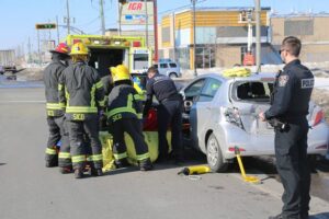 Un camion semi-remorque emboutit une voiture sur la route 132