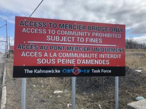 Kahnawake installe des pancartes pour restreindre l’accès à son territoire