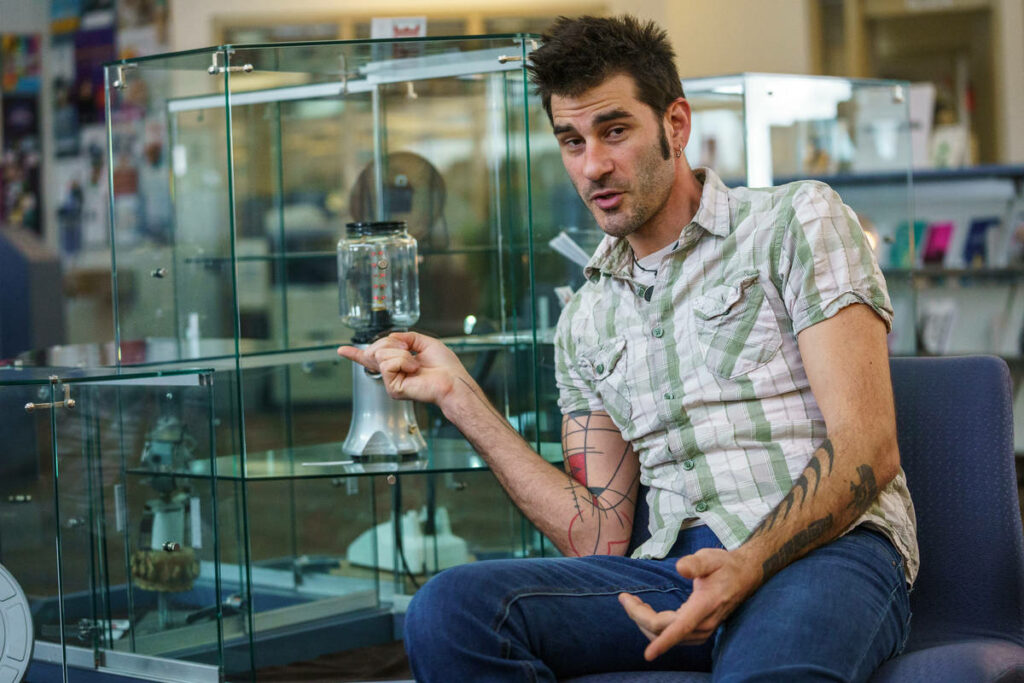 Dénoncer la surconsommation par l’art