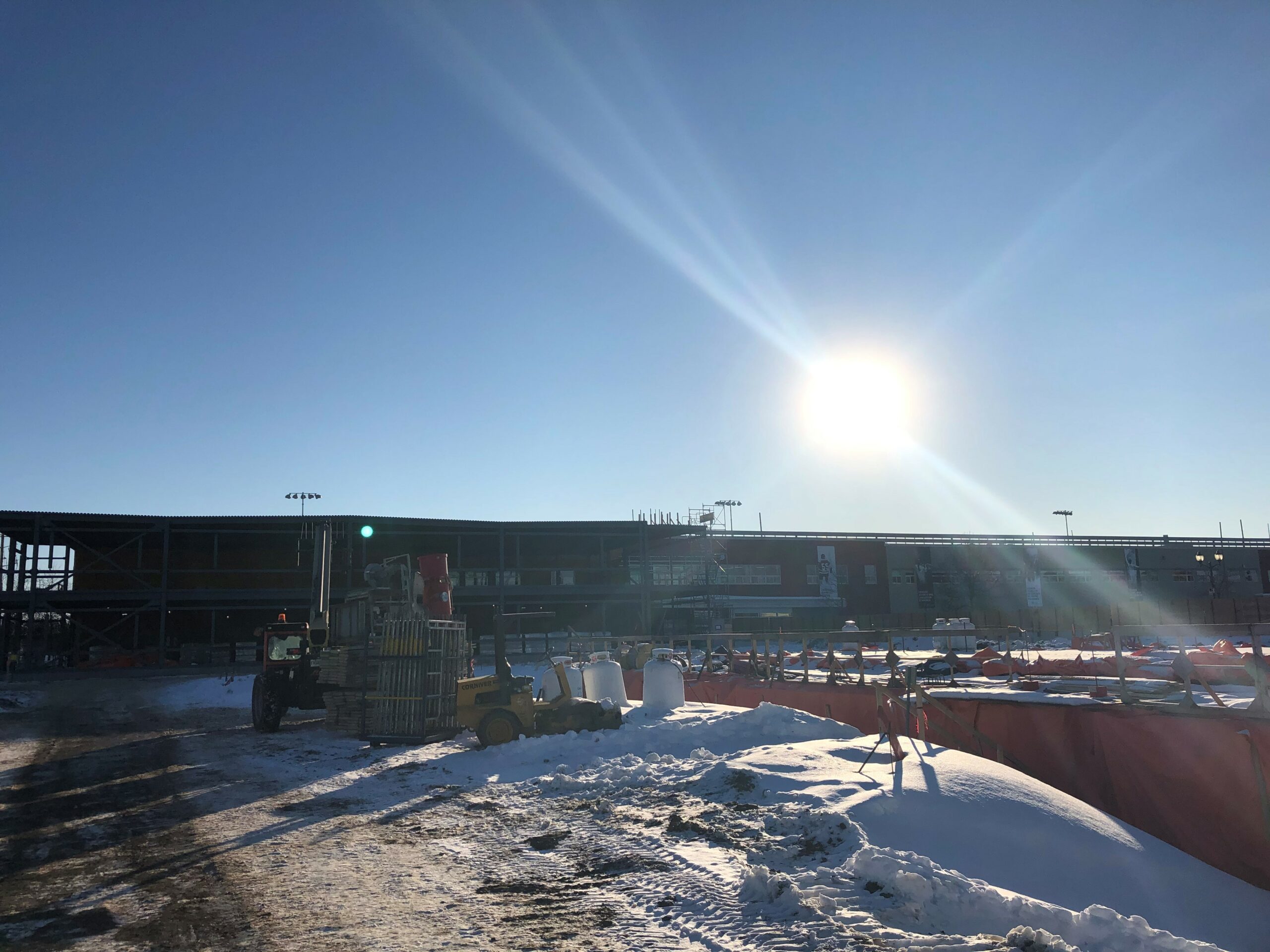 VIDÉOS – L’agrandissement du Collège Charles-Lemoyne va bon train à Sainte-Catherine