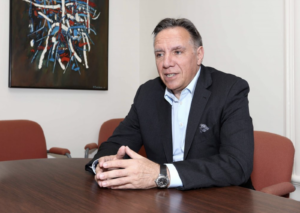 Legault veut compenser les travailleurs payés moins que 2000 $ par mois