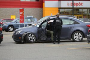 Enquête policière après une collision suivie d&rsquo;une arrestation à Saint-Constant