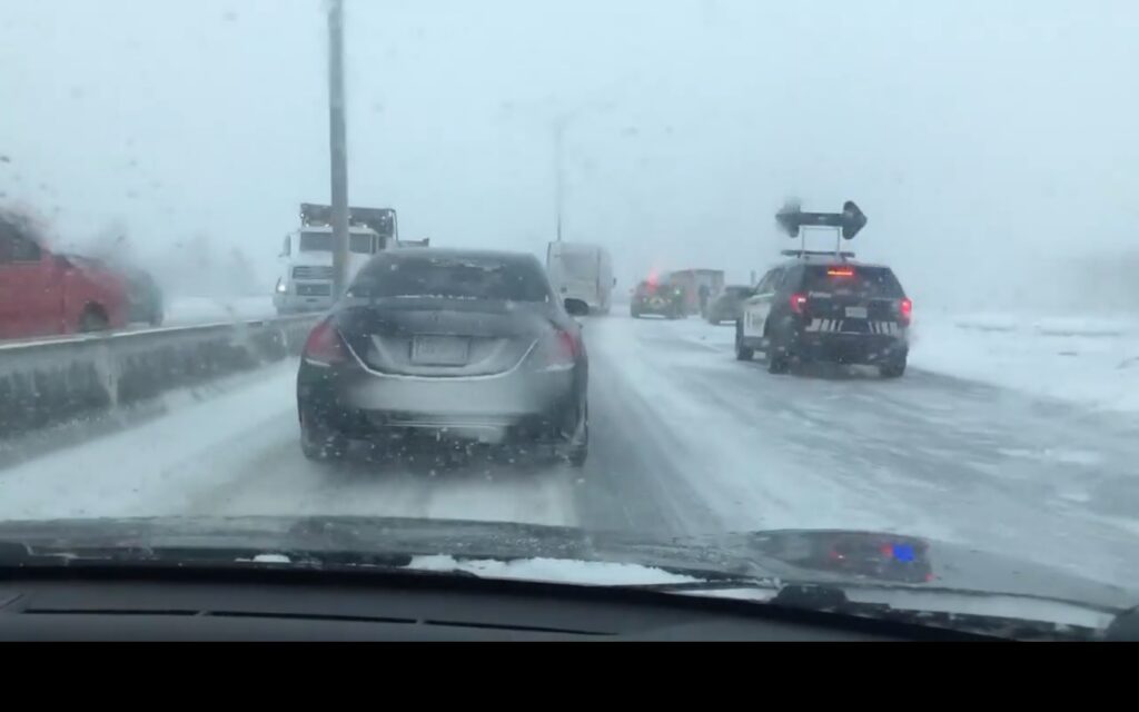 Conditions routières difficiles : plusieurs accidents, dont un carambolage