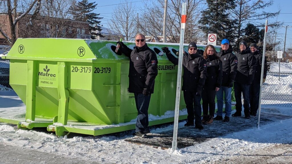 Récupération du verre : le nouveau conteneur arrive à La Prairie